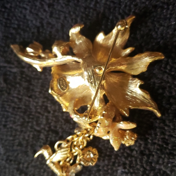 Kirts  Folly Brooch - Picture 2 of 2